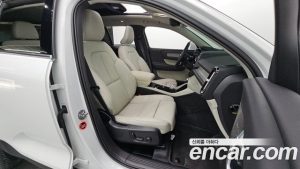 Volvo XC40 B4 Ultra Bright 2025 года из Южной Кореи