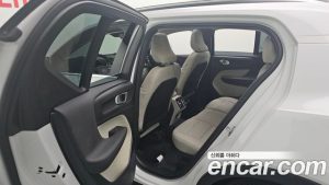 Volvo XC40 B4 Ultra Bright 2025 года из Южной Кореи