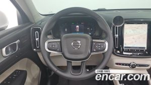 Volvo XC40 B4 Ultra Bright 2025 года из Южной Кореи