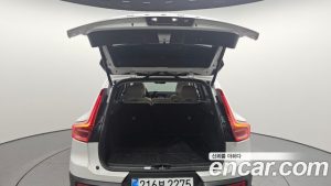Volvo XC40 B4 Ultra Bright 2025 года из Южной Кореи