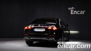 Mercedes-Benz E-Class E300 4MATIC AMG Line 2024 года из Южной Кореи