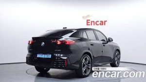 BMW iX2 eDrive 20 M Sport 2024 года из Южной Кореи