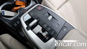 BMW iX2 eDrive 20 M Sport 2024 года из Южной Кореи