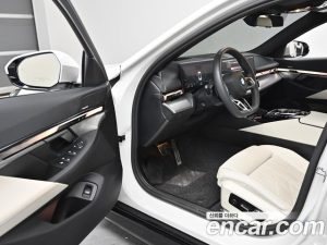 BMW 5-Series 520i Special Edition 2025 года из Южной Кореи