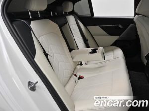 BMW 5-Series 520i Special Edition 2025 года из Южной Кореи