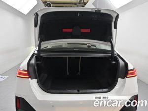 BMW 5-Series 520i Special Edition 2025 года из Южной Кореи