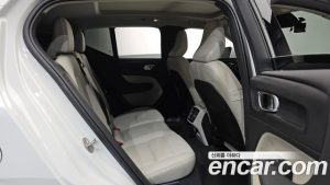 Volvo XC40 B4 ULTIMATE Bright 2024 года из Южной Кореи