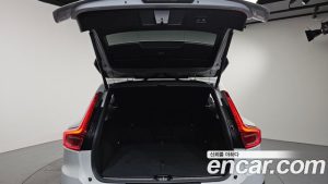 Volvo XC40 B4 ULTIMATE Bright 2024 года из Южной Кореи