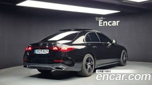 Mercedes-Benz E-Class E300 4MATIC AMG Line 2024 года из Южной Кореи