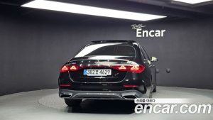 Mercedes-Benz E-Class E300 4MATIC AMG Line 2024 года из Южной Кореи