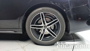 Mercedes-Benz E-Class E300 4MATIC AMG Line 2024 года из Южной Кореи