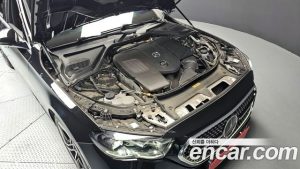 Mercedes-Benz E-Class E300 4MATIC AMG Line 2024 года из Южной Кореи