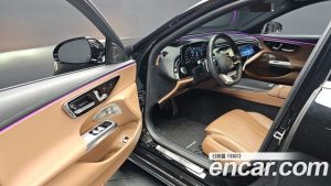 Mercedes-Benz E-Class E300 4MATIC AMG Line 2024 года из Южной Кореи