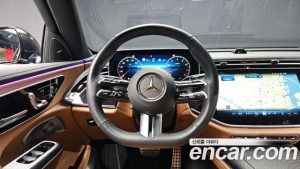 Mercedes-Benz E-Class E300 4MATIC AMG Line 2024 года из Южной Кореи