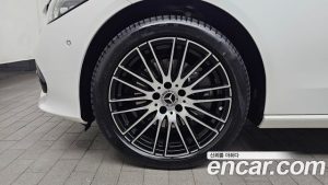 Mercedes-Benz C-Class C200 Avantgarde 2025 года из Южной Кореи