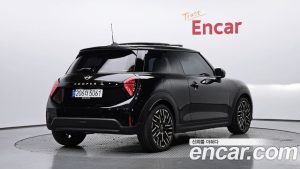Mini Cooper Favoured 2025 года из Южной Кореи