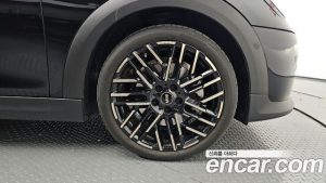Mini Cooper Favoured 2025 года из Южной Кореи