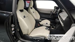 Mini Cooper Favoured 2025 года из Южной Кореи