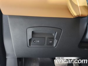 Land Rover Range Rover Velar 3.0 P400 R-Dynamic HSE 2022 года из Южной Кореи