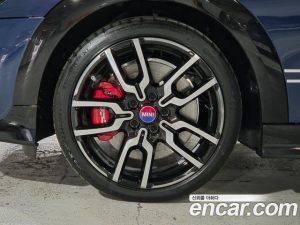 Mini Cooper JCW 2025 года из Южной Кореи