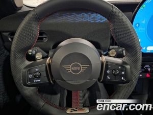 Mini Cooper JCW 2025 года из Южной Кореи
