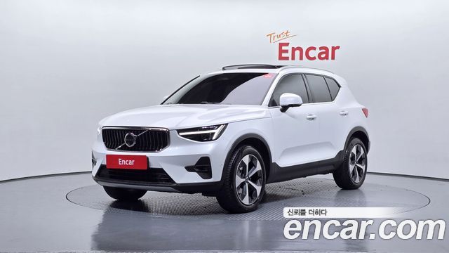 Volvo XC40 B4 Ultra Bright 2024 года из Кореи