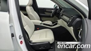 Volvo XC40 B4 Ultra Bright 2024 года из Южной Кореи