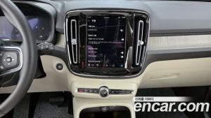 Volvo XC40 B4 Ultra Bright 2024 года из Южной Кореи