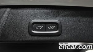 Volvo XC40 B4 Ultra Bright 2024 года из Южной Кореи