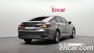 Lexus ES Luxury Plus 2023 года из Южной Кореи