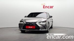 Lexus ES Luxury Plus 2023 года из Южной Кореи