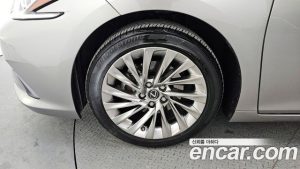 Lexus ES Luxury Plus 2023 года из Южной Кореи