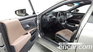 Lexus ES Luxury Plus 2023 года из Южной Кореи