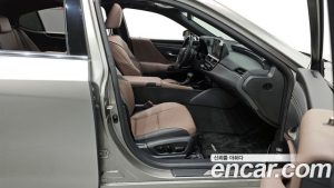 Lexus ES Luxury Plus 2023 года из Южной Кореи