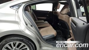 Lexus ES Luxury Plus 2023 года из Южной Кореи