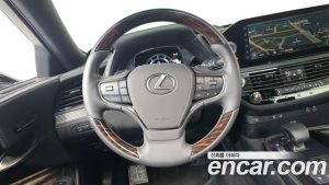 Lexus LS 3.5 Luxury AWD 2023 года из Южной Кореи