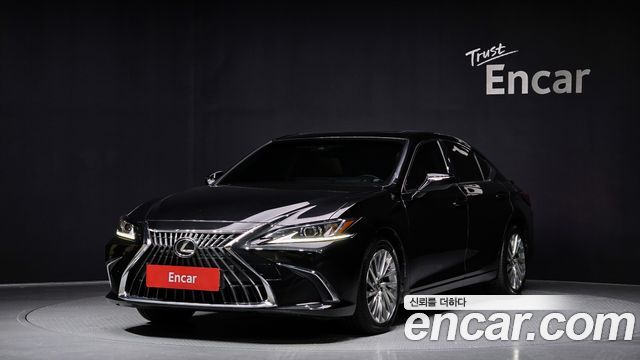 Lexus ES Luxury Plus 2023 года из Кореи