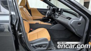 Lexus ES Luxury Plus 2023 года из Южной Кореи