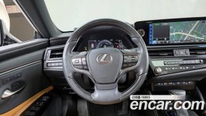 Lexus ES Luxury Plus 2023 года из Южной Кореи