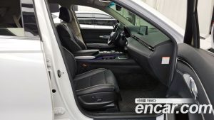 Genesis GV70 e-AWD 2024 года из Южной Кореи
