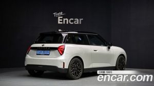 Mini Cooper SE Favoured 2024 года из Южной Кореи