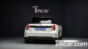 Mini Cooper SE Favoured 2024 года из Южной Кореи