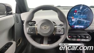 Mini Cooper SE Favoured 2024 года из Южной Кореи