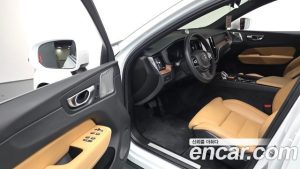 Volvo XC60 B5 ULTIMATE Bright 2023 года из Южной Кореи