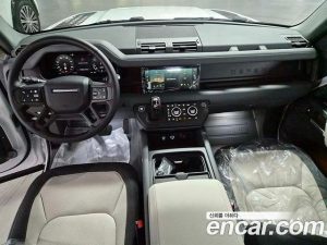Land Rover Defender 110 P300 X- SE 2024 года из Южной Кореи