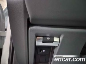 Land Rover Defender 110 P300 X- SE 2024 года из Южной Кореи