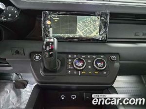 Land Rover Defender 110 P300 X- SE 2024 года из Южной Кореи