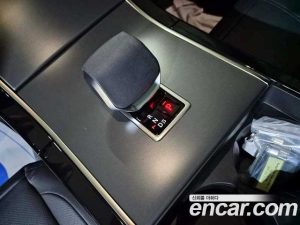 Land Rover Range Rover Velar 2.0 P250 Dynamic SE 2025 года из Южной Кореи