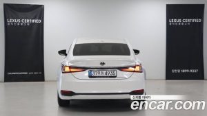 Lexus ES Luxury Plus 2026 года из Южной Кореи