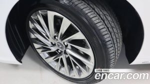 Lexus ES Luxury Plus 2026 года из Южной Кореи
